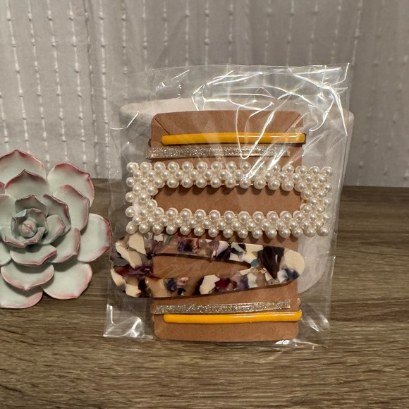 Anthropologie Accessories - Anthropologie 6 Piece Hair Clip Set Pearl,Tortoise Shell & Solid Multi Color
